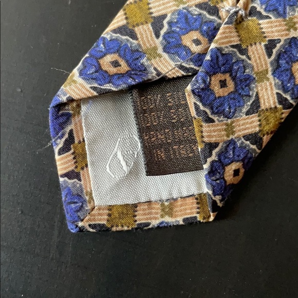 Tie - Picture 3 of 5